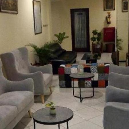 Hotel Merdeka Madiun Εξωτερικό φωτογραφία