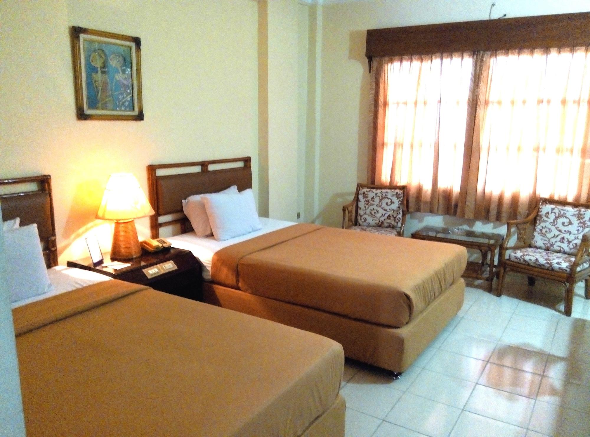 Hotel Merdeka Madiun Εξωτερικό φωτογραφία