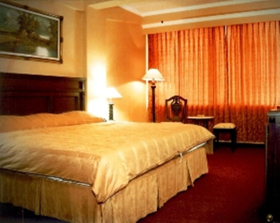 Hotel Merdeka Madiun Εξωτερικό φωτογραφία
