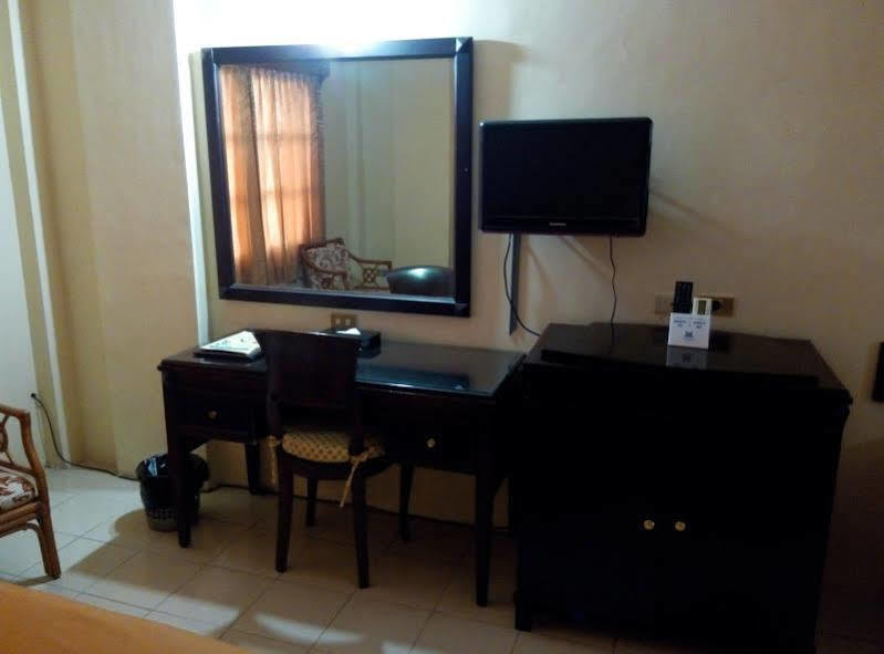 Hotel Merdeka Madiun Εξωτερικό φωτογραφία